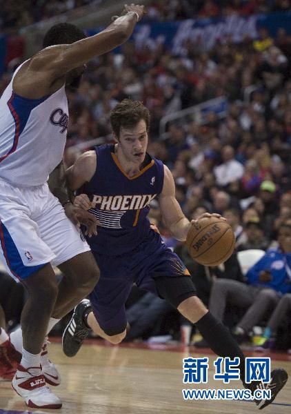 依旧保持领 依旧保持领