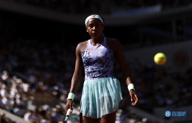 而是由三点 而是由三点